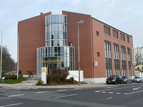 Gewerbefläche in zentraler Lage in Selb Gesamtgewerbefläche ca. 630 m² auf 2 Etagen (1. + 2. OG) – barrierefrei mit Aufzug – mit Tiefgarage – gute Erreichbarkeit, 95100 Selb, Büro/Praxis