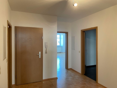 Stilvoll sanierte Wohnung im Herzen der Hofer Altstadt – 2. OG mit Aufzug – ca. 127 m² Wohnfläche – frei ab 01.04.2025, 95028 Hof, Etagenwohnung zur Miete