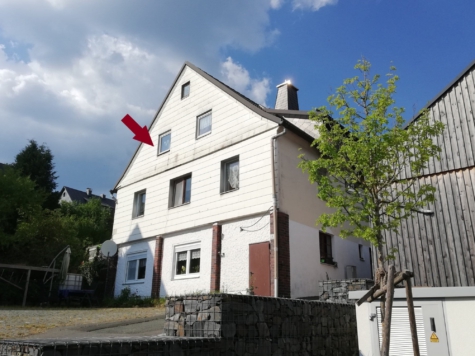 Frankenwald Schwarzenbach a. Wald/Schwarzenstein: Dachgeschosswohnung ca. 50 m² WF – ideal für Singles – gepflegten und ruhigen Mehrfamilienhaus (nur 3 Parteien), 95131 Schwarzenbach a.Wald, Dachgeschosswohnung