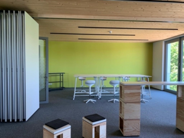 Kreativ-/Besprechungsraum - bei Bedarf buchbar - Naila/Frankenwald: top moderne Bürofläche ca. 108 m² (3 Büroräume mit je ca. 36 m²) – exklusive Nebenleistungen & professionelles, modernes Arbeitsumfeld